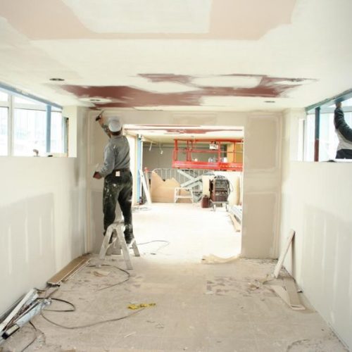 very-dirty-construction-site-during-drywall-846x564